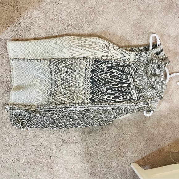 Free People
Sweater / Knit Jacket /Vest
Front clasp - Picture 6 of 7